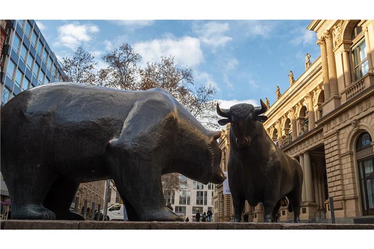 Bär und Bulle vor der Frankfurter Börse, das Symbol für fallende und steigende Kurse. Letzteres war bei Pfisterer der Fall.