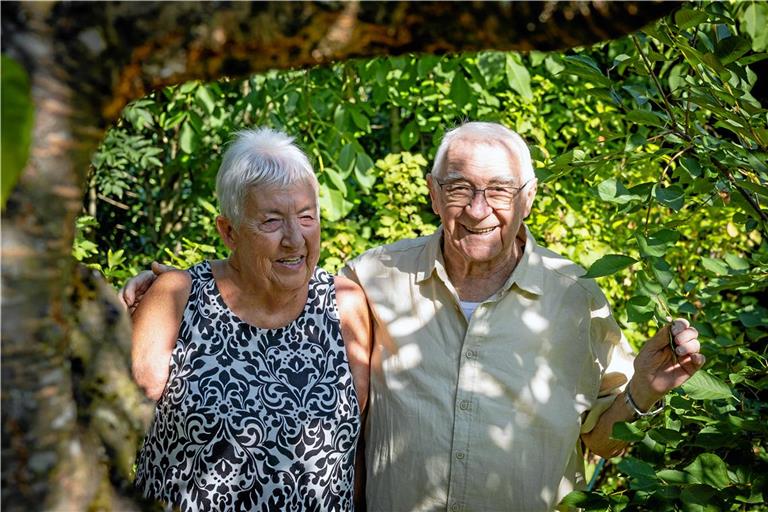 Bärbel und Karl Hermann aus Oppenweiler sind seit 65 Jahren Seite an Seite. Noch heute wohnt das Ehepaar in seinem Haus in Oppenweiler-Zell.