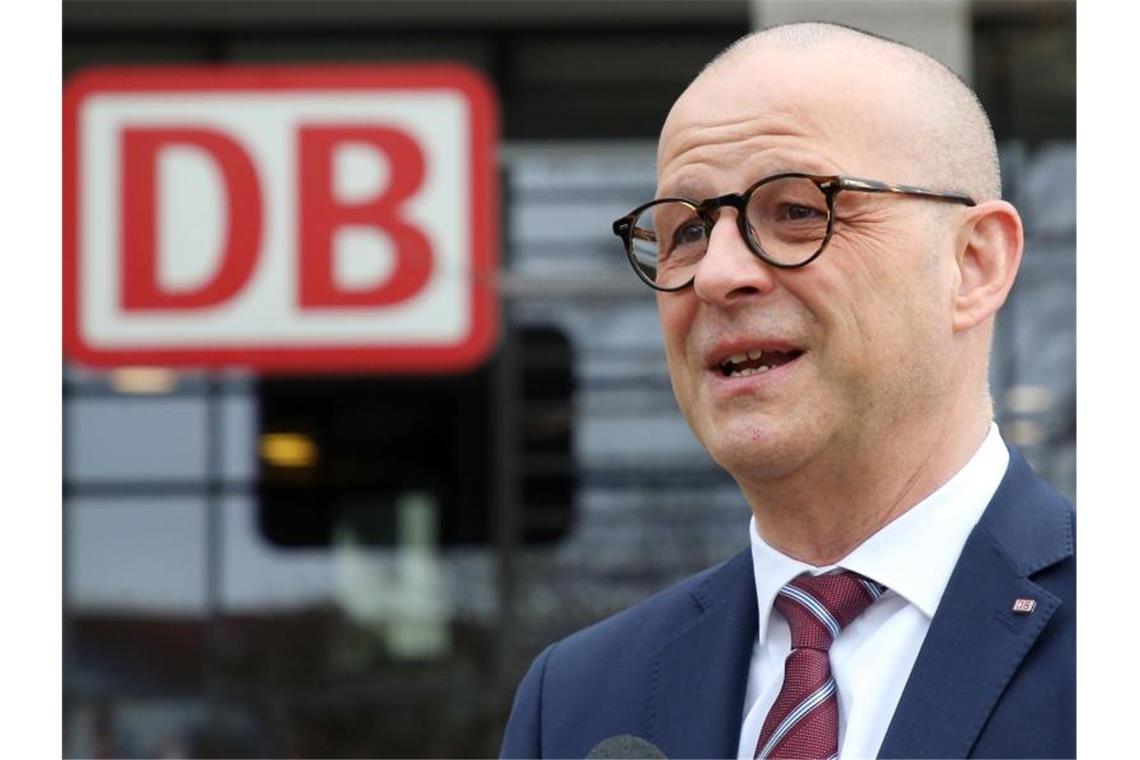 Bald Warnstreiks? Bahn-Tarifrunde ohne Ergebnis Bahn-Personalvorstand Martin Seiler: „Es würde kein Mensch verstehen, wenn die GDL jetzt einen Tarifkonflikt anzetteln würde.“. Foto: Wolfgang Kumm/dpa