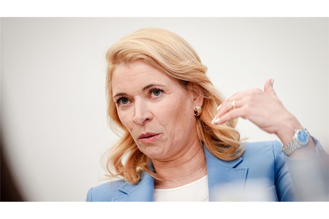 Bahnchefin Evelyn Palla warnt vor unerwünschten Folgen von Wettbewerb im Fernverkehr. (Archivbild)