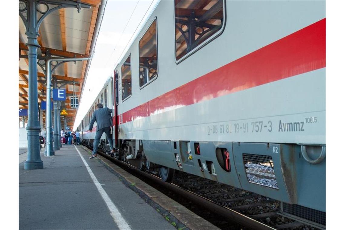 430 Millionen Euro sollen Bahnhöfe attraktiver machen Bahnhöfe in Baden-Württemberg müssen saniert werden. Foto: Klaus-Dietmar Gabbert/zb/dpa/Archivbild