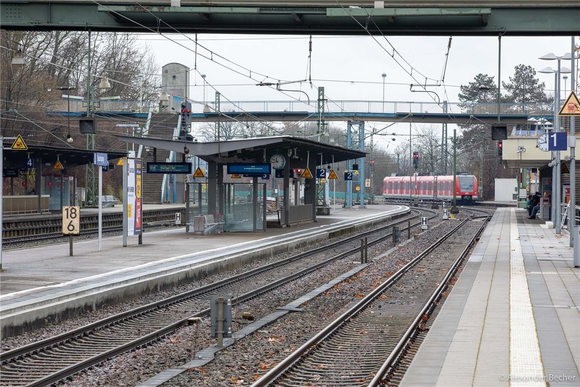 Bahnhof // leere Straßen, Ausgangssperren, Backnang Innenstadt