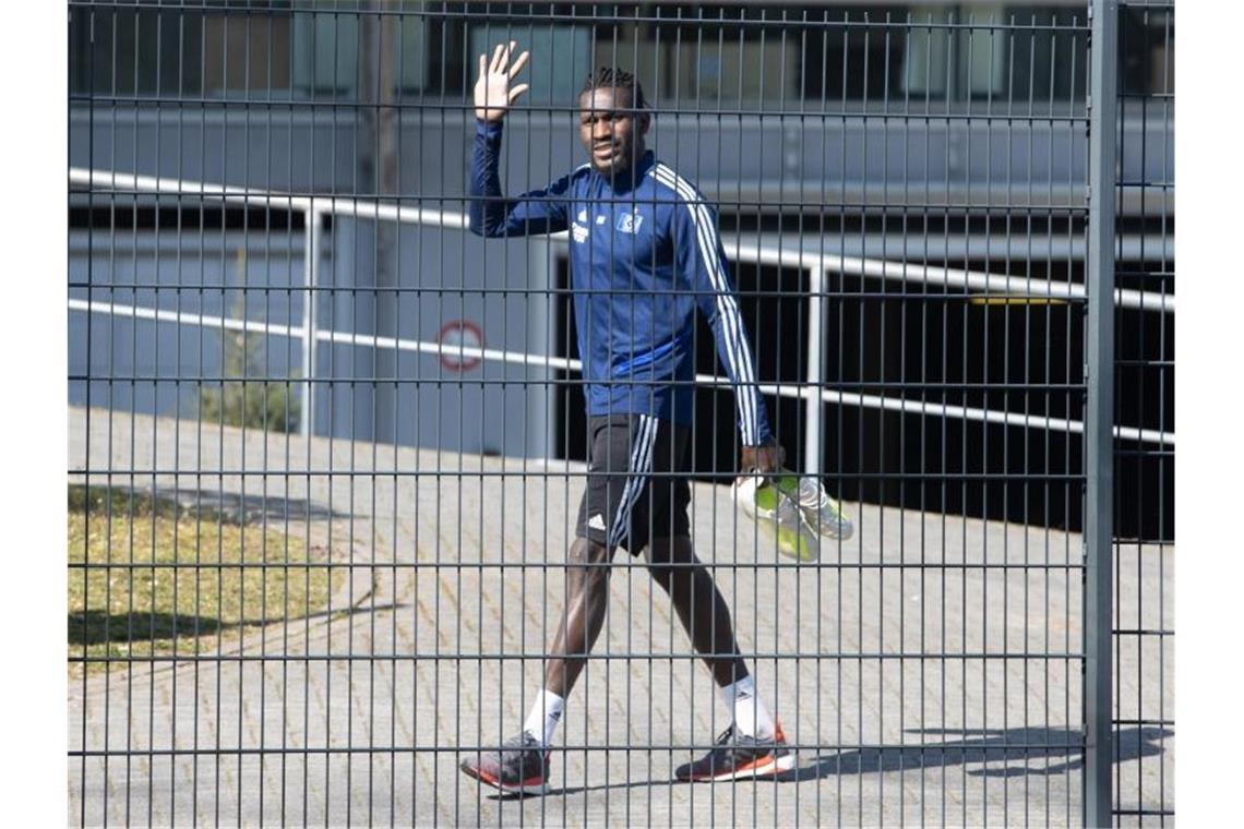 VfB Stuttgart ohne Gomez gegen den HSV: Jatta zurück Bakery Jatta vom HSV kommt zum Training. Foto: Ulrich Perrey/dpa/Archivbild