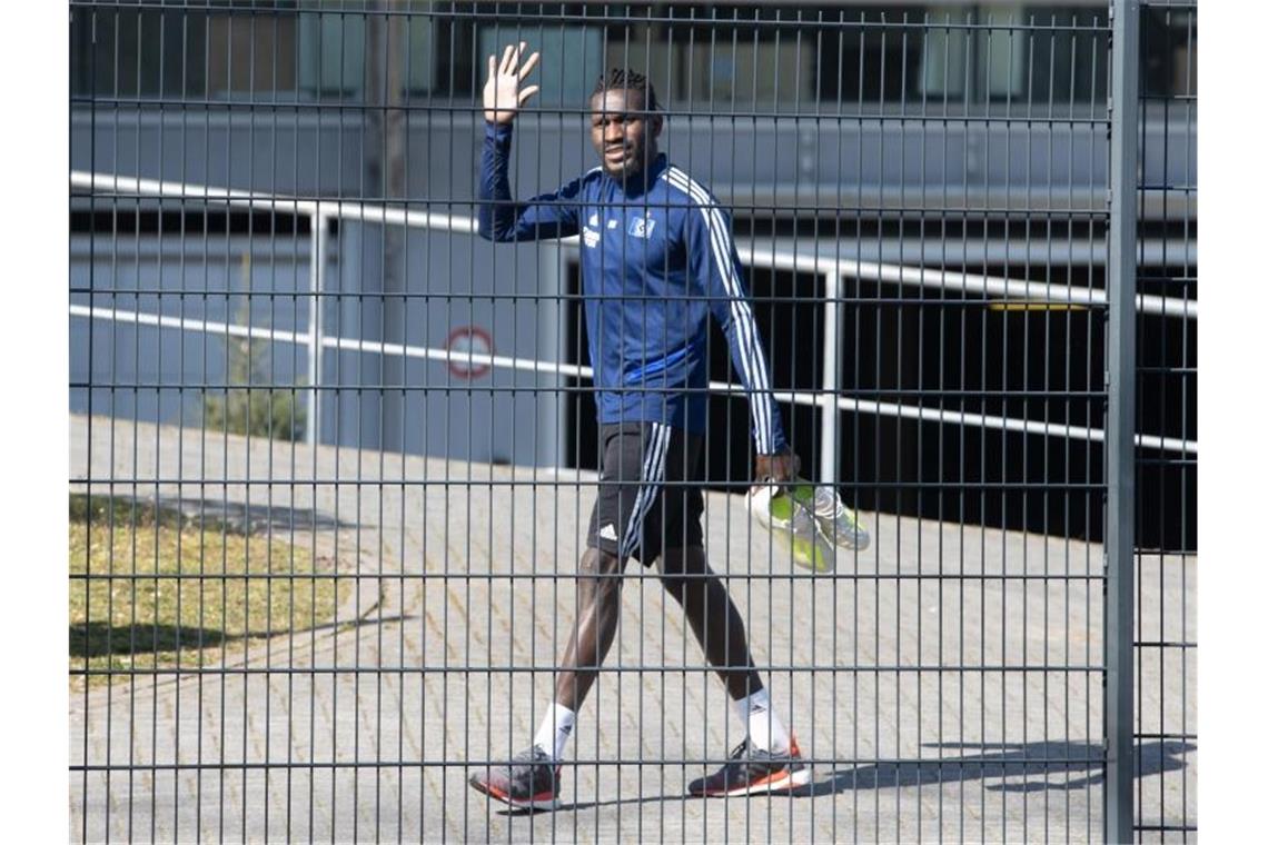 Bakery Jatta vom HSV kommt zum Training. Foto: Ulrich Perrey/dpa/Archivbild