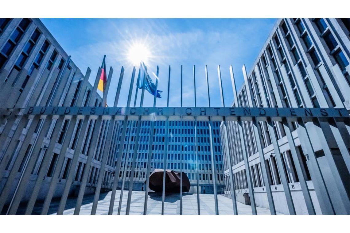 Bald noch geheimer und mächtiger? Der Bundesnachrichtendienst residiert in diesem recht unfreundlich wirkenden Gebäudekomplex in Berlin.