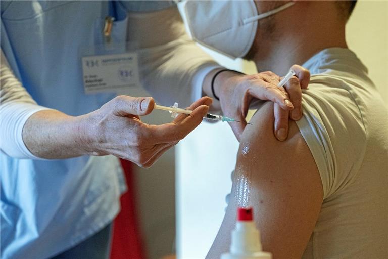 Bald soll mehr Impfstoff an medizinisches Personal gehen. Archivfoto: J. Fiedler