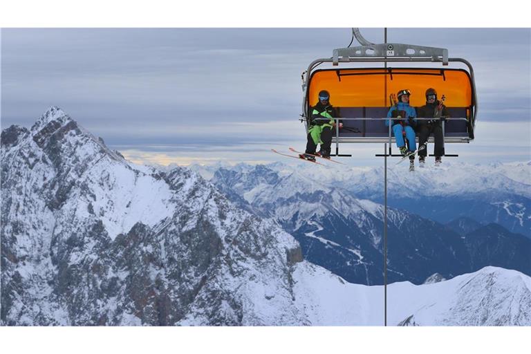 Bald startet der Skibetrieb auch an der Zugspitze. (Archivfoto)