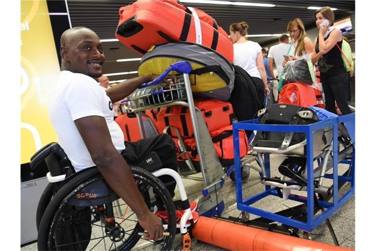 Baldé (hier beim Abflug zu den Paralympics 2016 in Rio) hätte eine Absage der Paralympics in Tokio für vertretbar gehalten. Foto: picture alliance / dpa