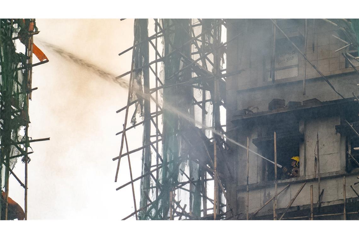 Bambus-Gerüste haben den Brand wohl beschleunigt.