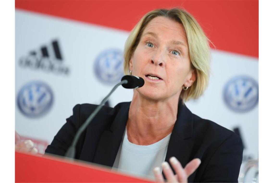 Bangt um ihre Stammtorhüterin: Frauen-Bundestrainerin Martina Voss-Tecklenburg. Foto: Arne Dedert