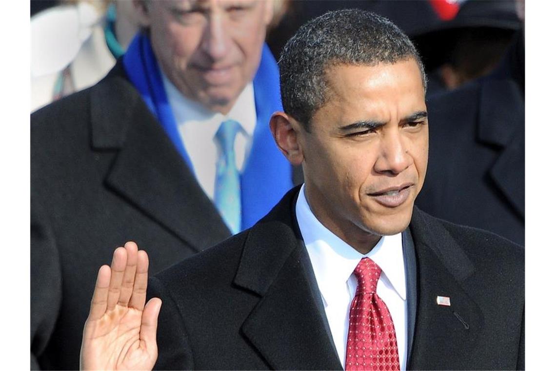Barack Obama leistet am 20. Januar 2009 den Amtseid als Präsident der USA. Foto: epa Matthew Cavanaugh/epa/dpa