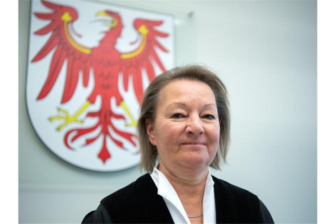 Barbara Speidel-Mierke, Vorsitzende Richterin, wartet im Amtsgericht Oranienburg auf den Angeklagten und dessen Anwalt. Foto: Soeren Stache/dpa-Zentralbild/dpa