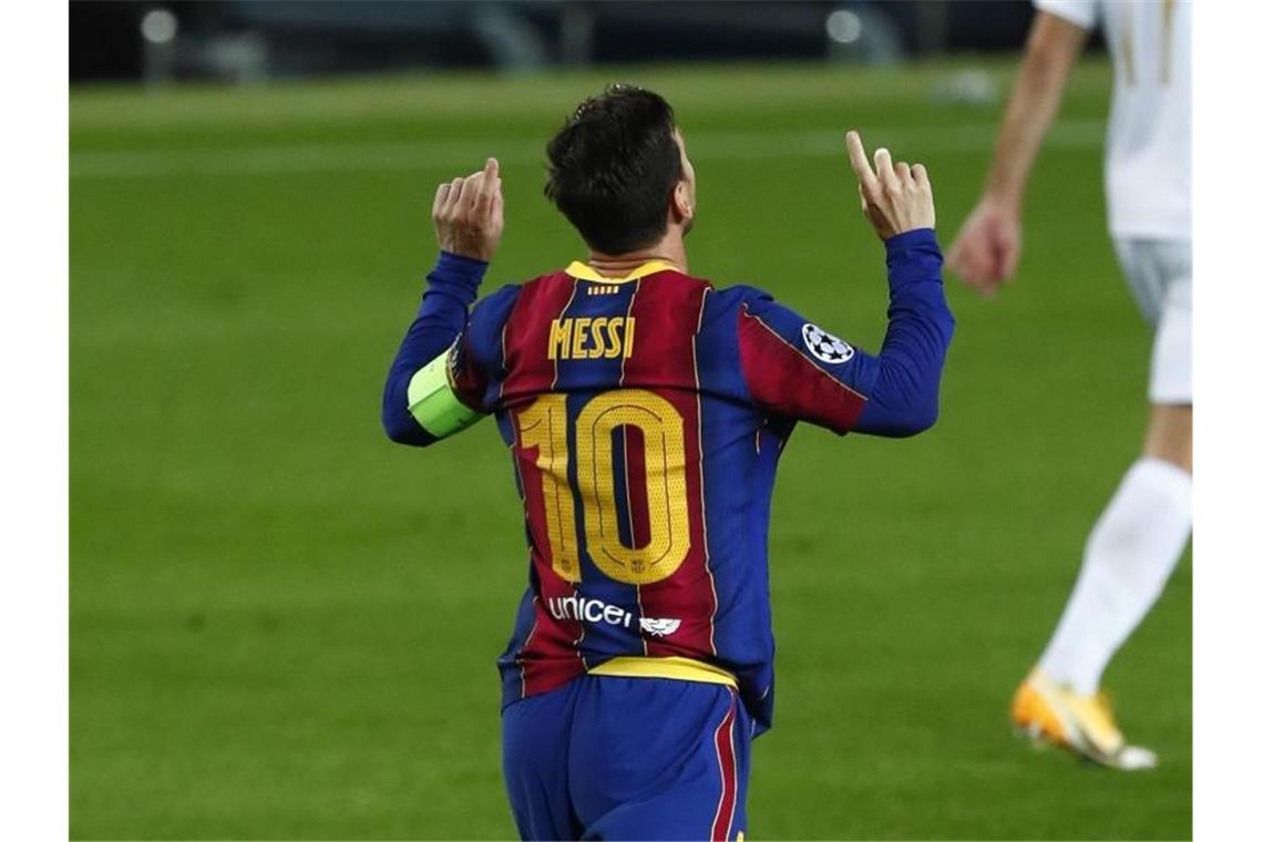Dämpfer für PSG und Chelsea zum Start der Champions League Barca's Lionel Messi bejubelt sein Tor zur 1:0-Führung. Foto: Joan Monfort/AP/dpa