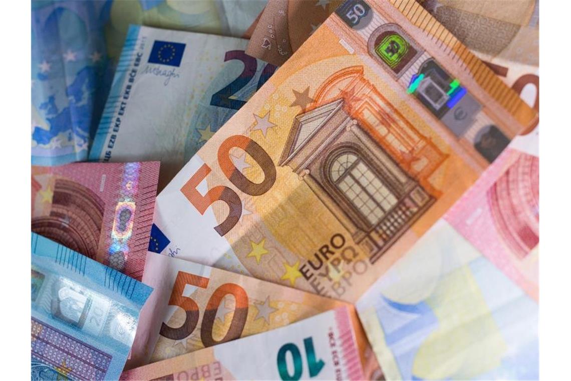 Bargeld steht hoch im Kurs während der Corona-Pandemie. Foto: Monika Skolimowska/dpa-Zentralbild/dpa