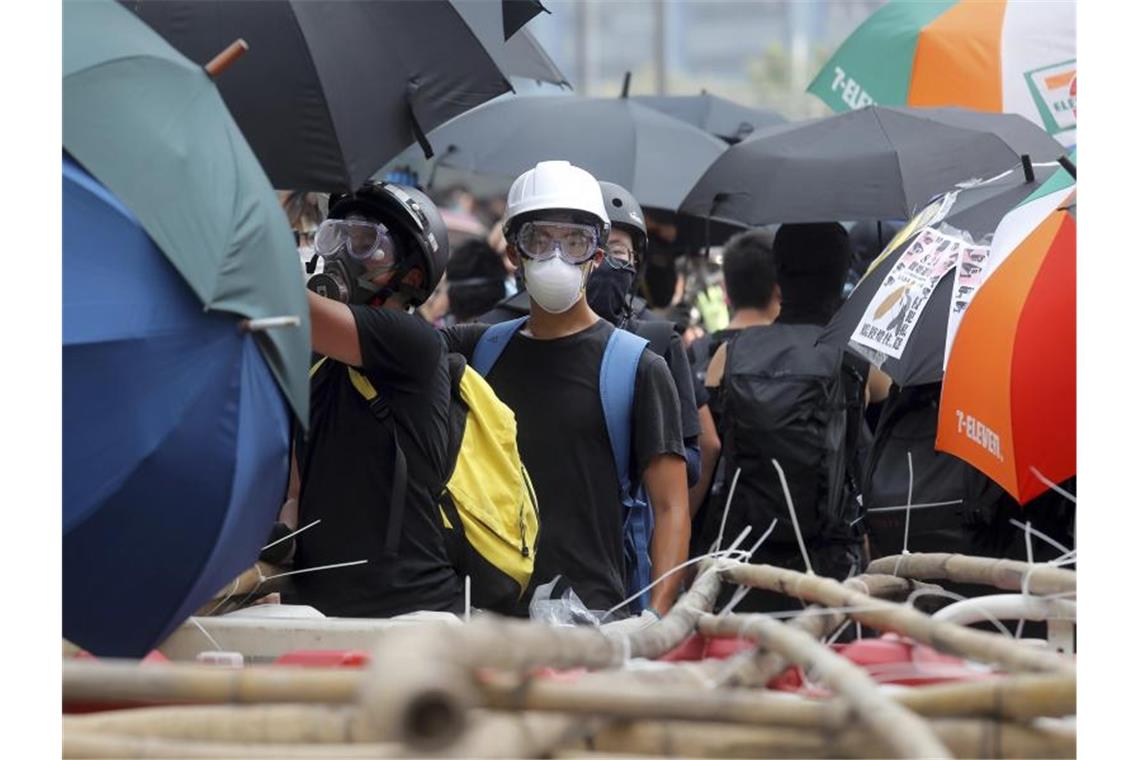 Neue Zusammenstöße in Hongkong - Wasserwerfer auf der Straße