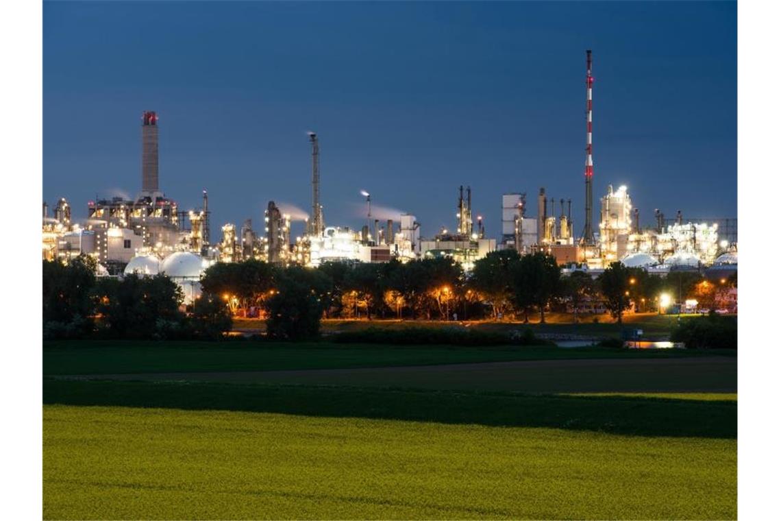 BASF in Ludwigshafen: Der Chemiekonzern hatte Ende Juni angekündigt, bis Ende 2021 weltweit 6000 Stellen zu streichen. Foto. Andreas Arnold Foto: Andreas Arnold