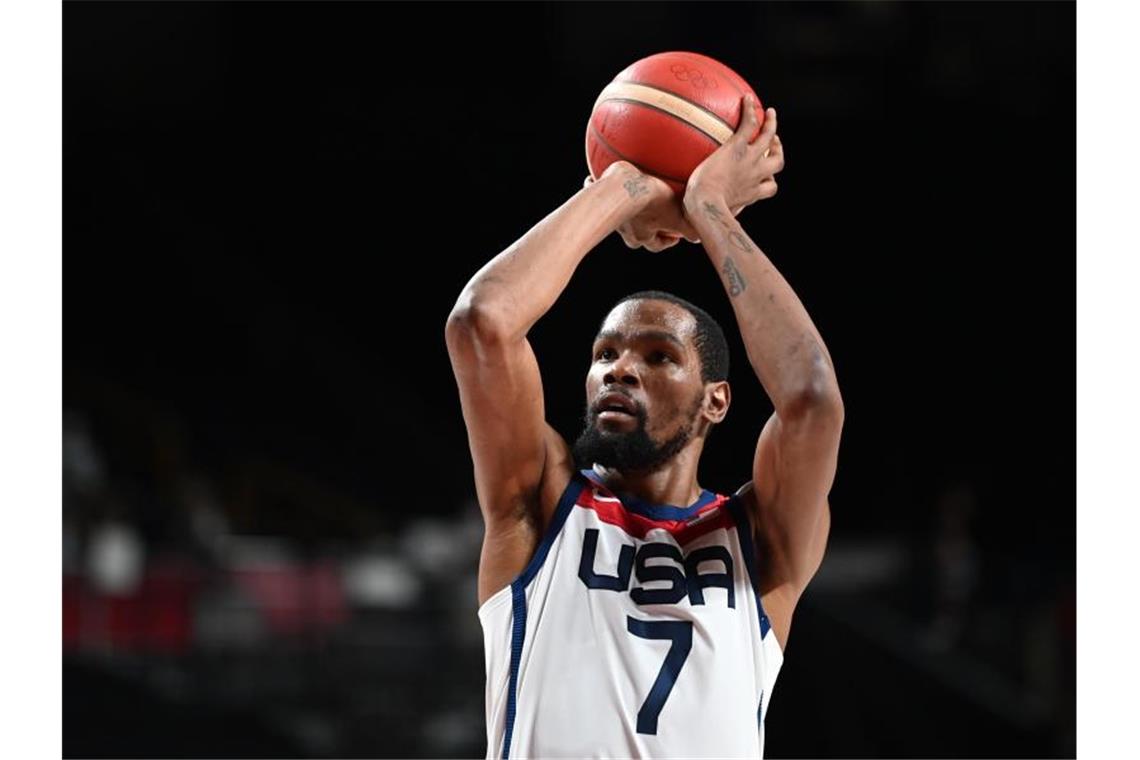 Basketball-Star Kevin Durant hat mit dem US-Team die Goldmedaille gewonnen. Foto: Swen Pförtner/dpa