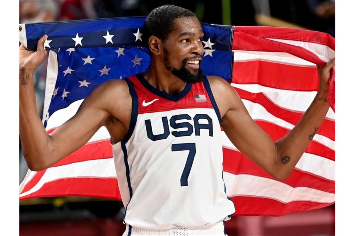 Basketball-Star Kevin Durant hat mit dem US-Team die Goldmedaille gewonnen. Foto: Swen Pförtner/dpa