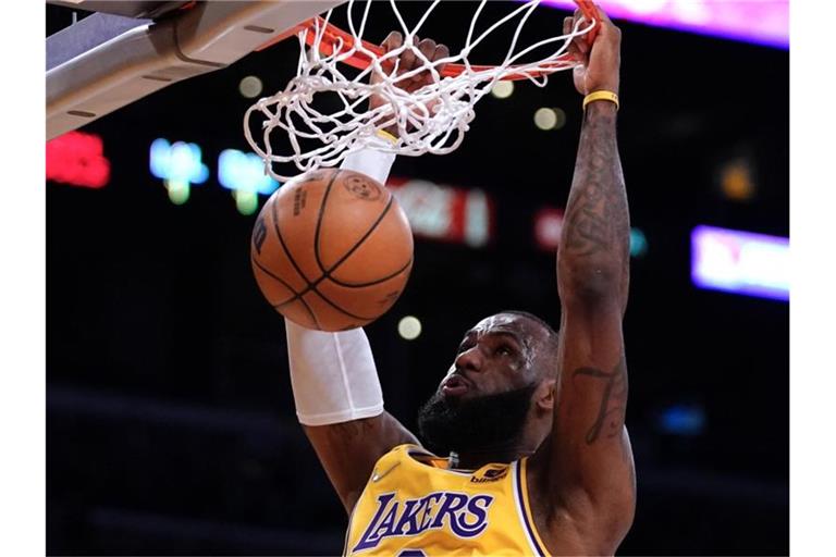 Basketball-Superstar LeBron James traf gegen die Washington Wizards 18 seiner 25 Würfe aus dem Feld. Foto: Mark J. Terrill/AP/dpa