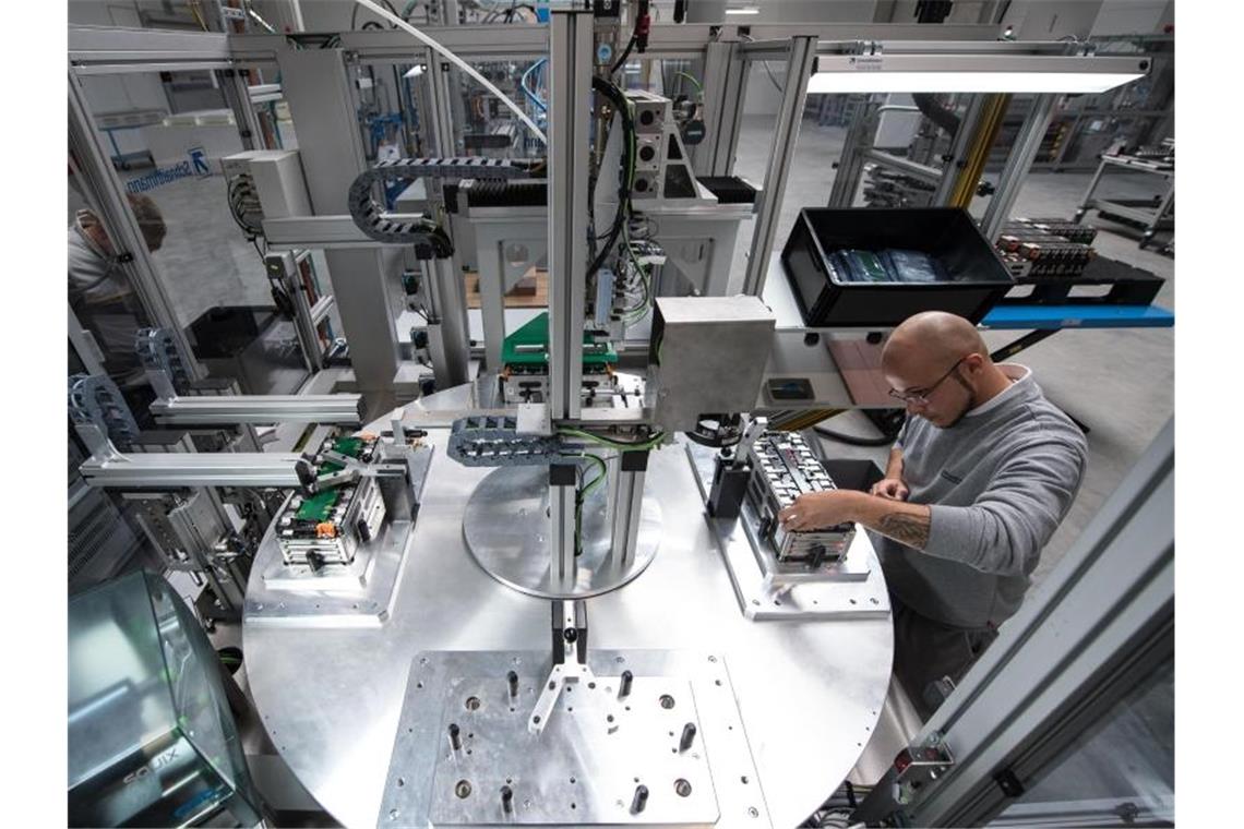 Elektroindustrie trotz Handelsstreit mit Export-Rekord Batteriefabrik von Akasol: Das Unternehmen produziert Hochleistungs-Batteriesysteme für elektrifizierte Busse, Trucks, Schiffe und andere Nutzfahrzeuge. Foto: Fabian Sommer