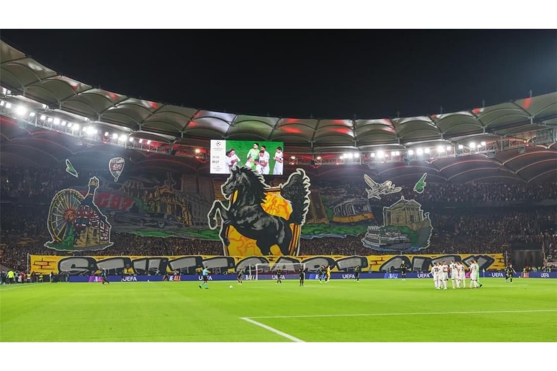BAU // Stuttgart , Fußball  UEFA Champions League VfB Stuttgart vs. Atletico Madrid  , Choreo in Cannstatter Kurve