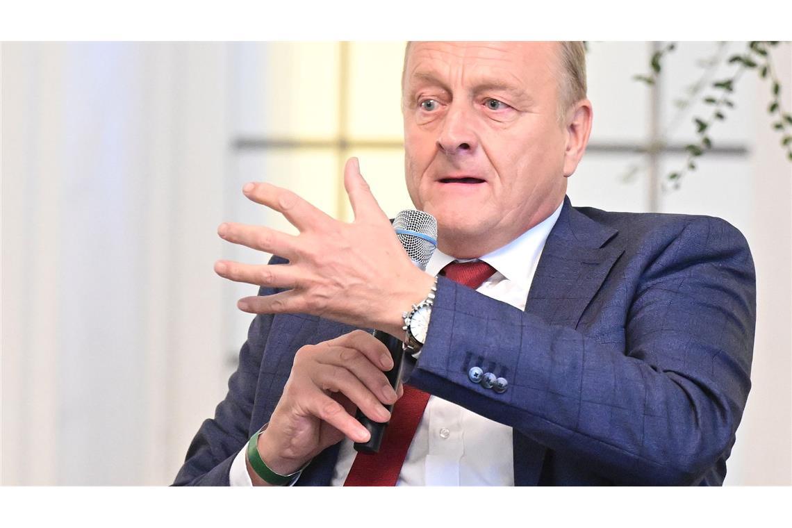 Bauern beklagen schwere wirtschaftliche Schäden durch Seuche Bauernpräsident Rukwied hofft darauf, dass der Ausbruch der Maul- und Klauenseuche die Grüne Woche nicht zu sehr überschattet. (Archivbild)