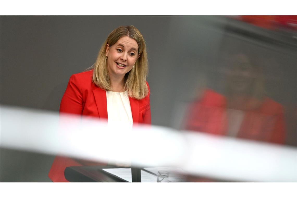 Bauministerin Verena Hubertz beschreibt die Vision von grüneren Städten durch ihr geändertes Baurecht.