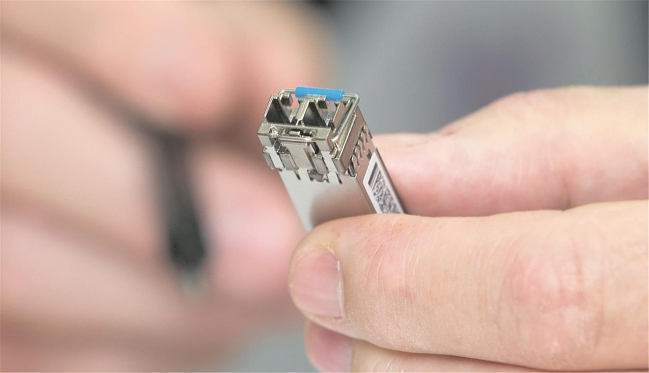 Weg zu schnellem Internet wird geebnet Baustein für das Glasfasernetz der Zukunft: Optisches Modul. Archivfoto: A. Becher