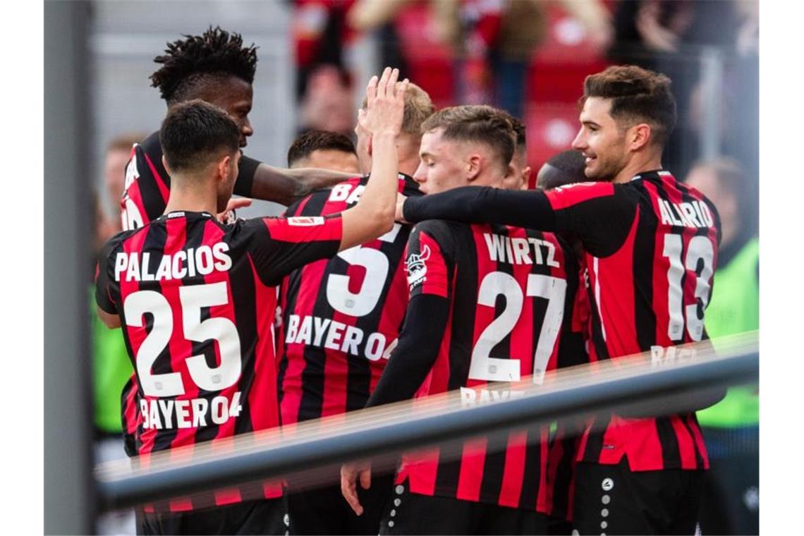 Bayern festigt Platz eins - Ukraine-Krise allgegenwertig Bayer 04 Leverkusen untermauert mit dem 13. Saisonsieg die Ambitionen auf einen Champions-League-Platz. Foto: Marius Becker/dpa