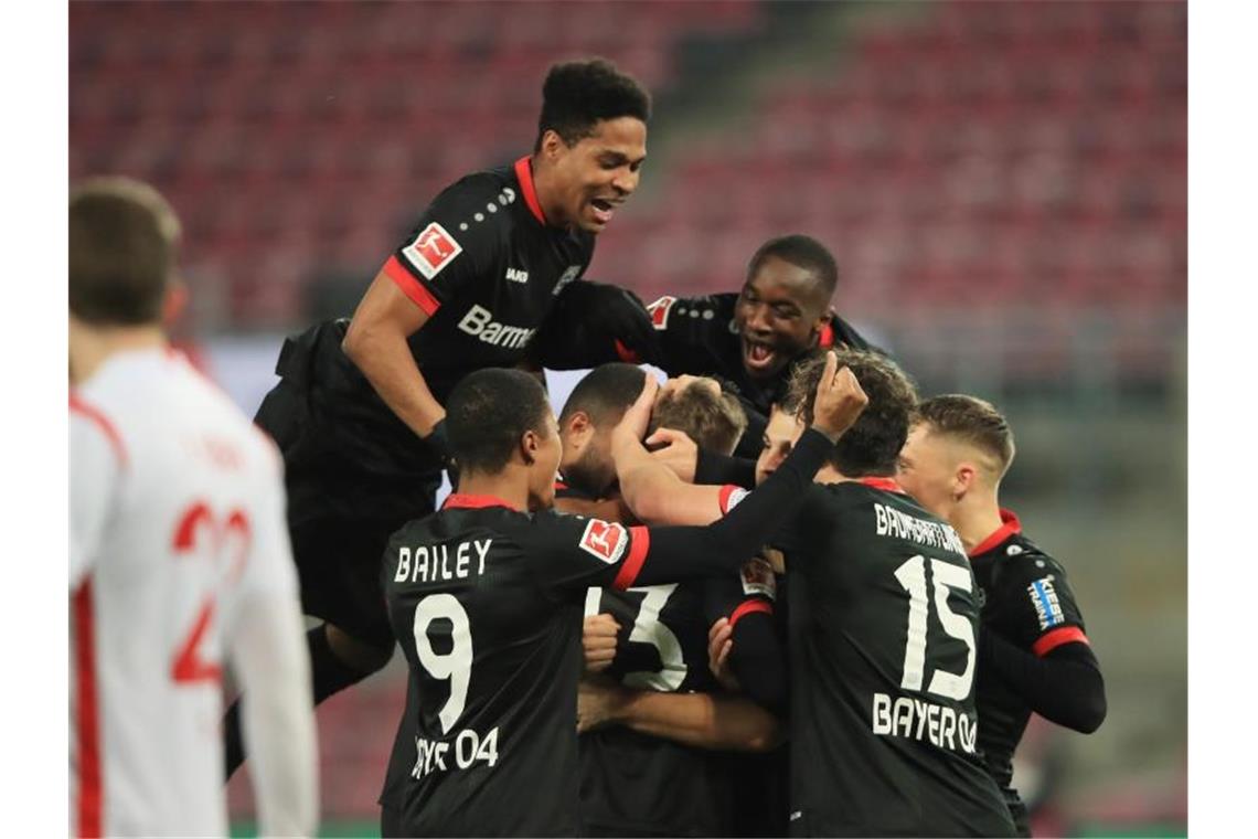 Bayer Leverkusen konnte einen souveränen Derbysieg in Köln bejubeln. Foto: Wolfgang Rattay/Reuters/Pool/dpa