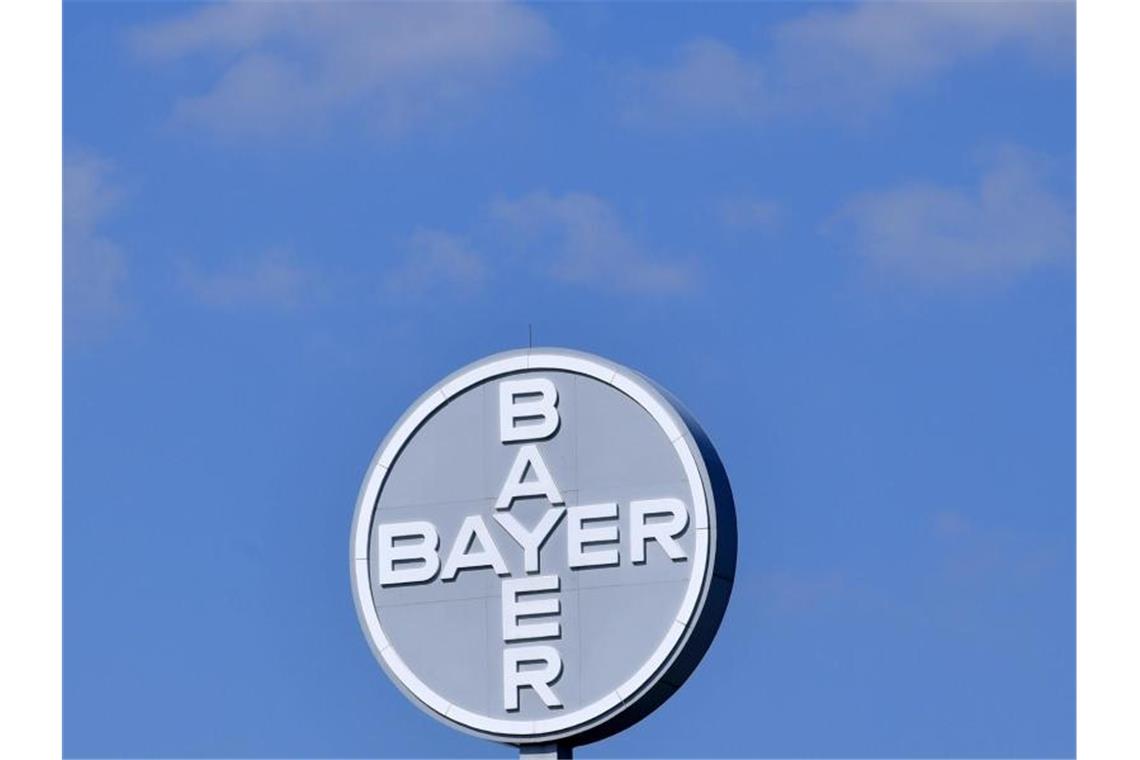 Bayer soll einem Pfirsichbauern zusammen mit BASF Schadenersatz zahlen. Foto: Hendrik Schmidt/dpa-Zentralbild/ZB
