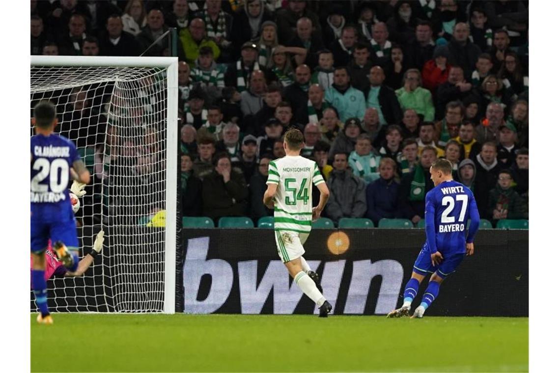 Leverkusen feiert Sieg bei Celtic - Wirtz trifft weiter Bayer-Youngster Florian Wirtz (r) stellte mit dem 2:0 die Weichen auf Sieg im Celtic Park. Foto: Andrew Milligan/PA Wire/dpa