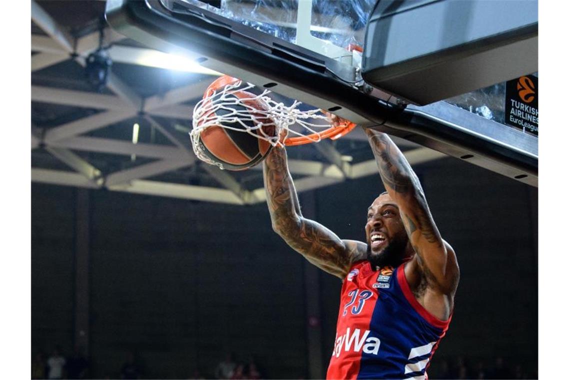 Strenges Hygienekonzept: So will der Basketball starten Bayern Münchens Derrick Williams beim Dunking. Foto: Matthias Balk/dpa