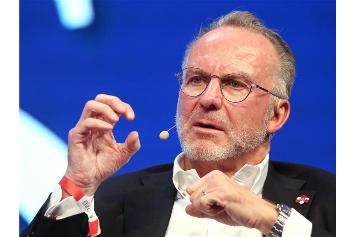 Rummenigge gegen Offenlegung von Spielergehältern Bayern Münchens Vorstandsvorsitzender Karl-Heinz Rummenigge ist gegen die Veröffentlichung von Spielergehältern. Foto: Roland Weihrauch/dpa
