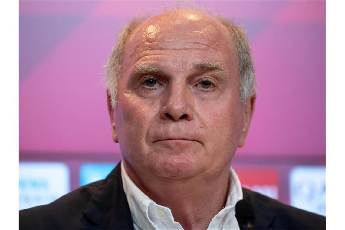 Hoeneß fordert Tor-Geilheit - Kovac lässt Süle-Ersatz offen Bayern-Präsident Uli Hoeneß fordert eine Leistungssteigerung der Bayern in Griechenland. Foto: Sven Hoppe/dpa