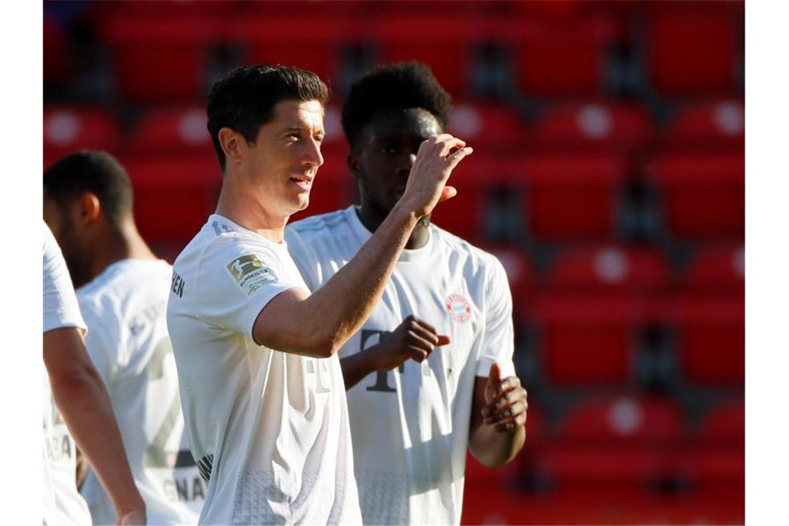 Bayern-Stürmer Robert Lewandowski traf gegen Union Berlin per Elfmeter. Foto: Hannibal Hanschke/Reuters-Pool/dpa