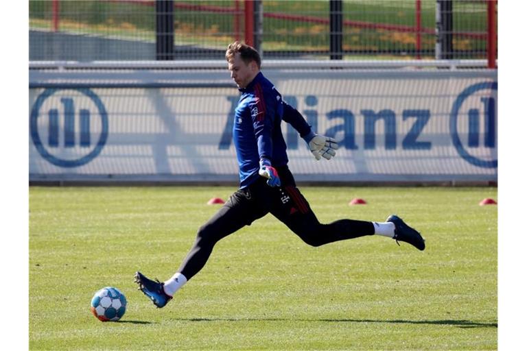 Bayern-Torhüter Manuel Neuer wird beim Topspiel gegen Bayer Leverkusen fehlen. Foto: Matthias Balk/dpa