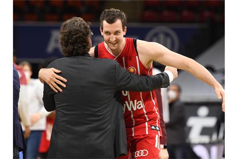 Bayern-Trainer Andrea Trinchieri muss auf Paul Zipser verzichten. Foto: Tobias Hase/dpa