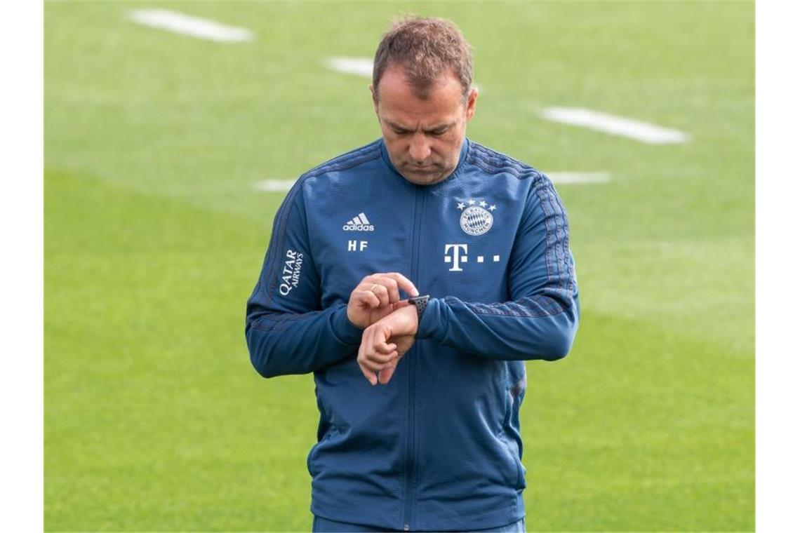 Bayern-Coach Flick verteidigt seinen Transfervorstoß Bayern-Trainer Hansi Flick ist mit seinem Team aus dem Trainingslager zurückgekehrt. Foto: Peter Kneffel/dpa
