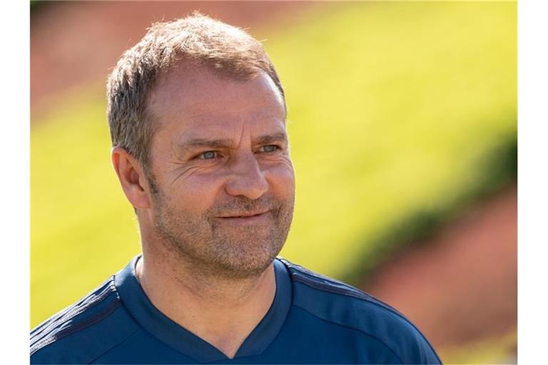 Bayern-Trainer Hansi Flick ist mit seinem Winter-Neuzugang zufrieden. Foto: Peter Kneffel/dpa