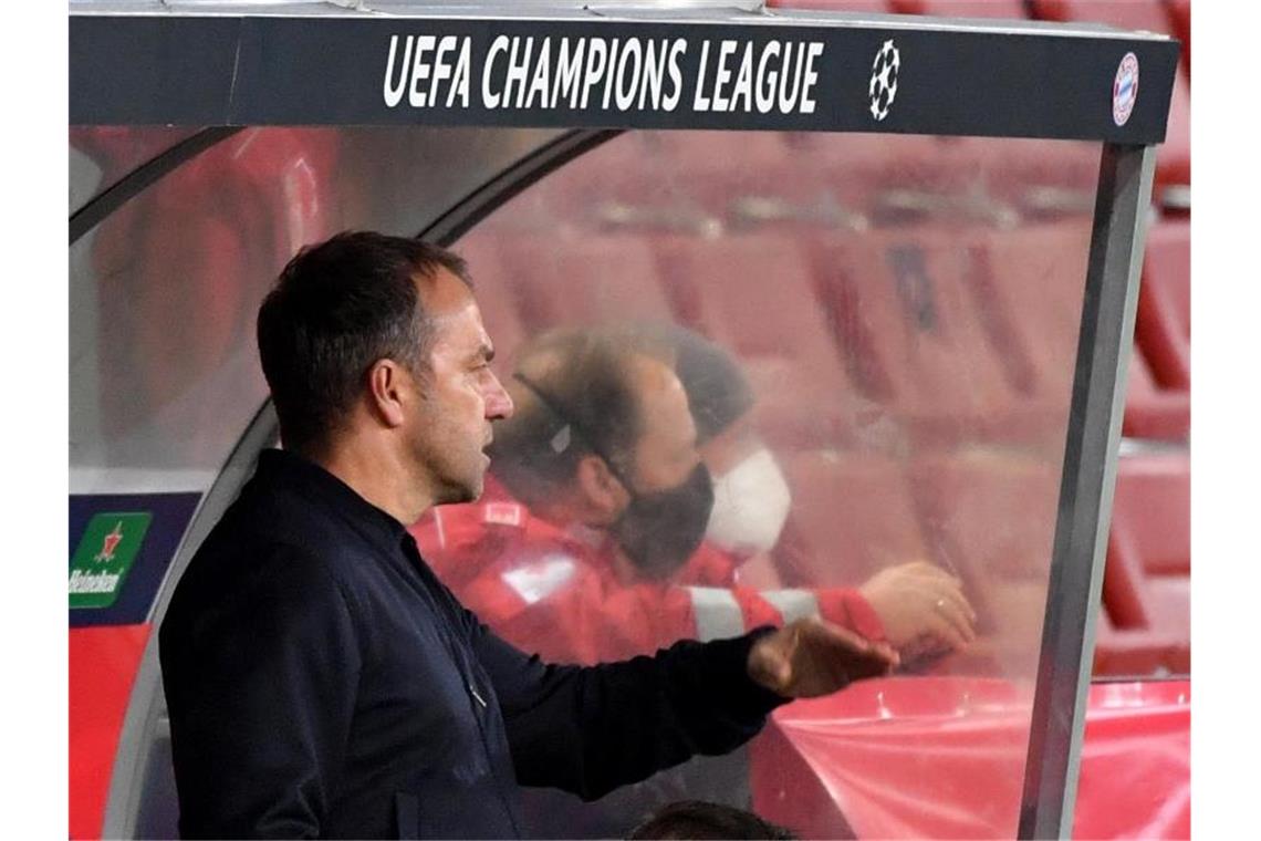 Flick bejubelt 6:2-Sieg zum Jahrestag als Bayern-Coach Bayern-Trainer Hansi Flick kam mit seinem Team doch noch zu einem deutlichen Sieg in Salzburg. Foto: Barbara Gindl/APA/dpa