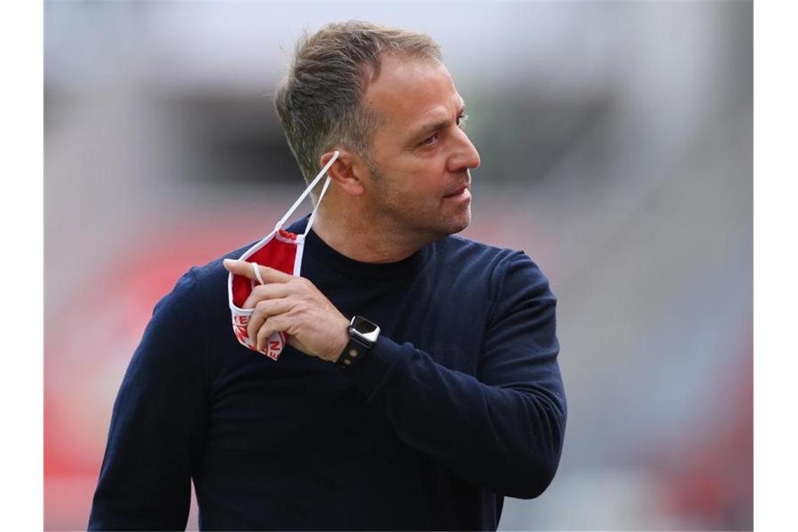 FC Bayern setzt mit seinen Teams Zeichen gegen Rassismus Bayern-Trainer Hansi Flick lobte die Aktion als „klares Statement“ des Vereins. Foto: Matthias Hangst/Getty Images Europe/Pool/dpa