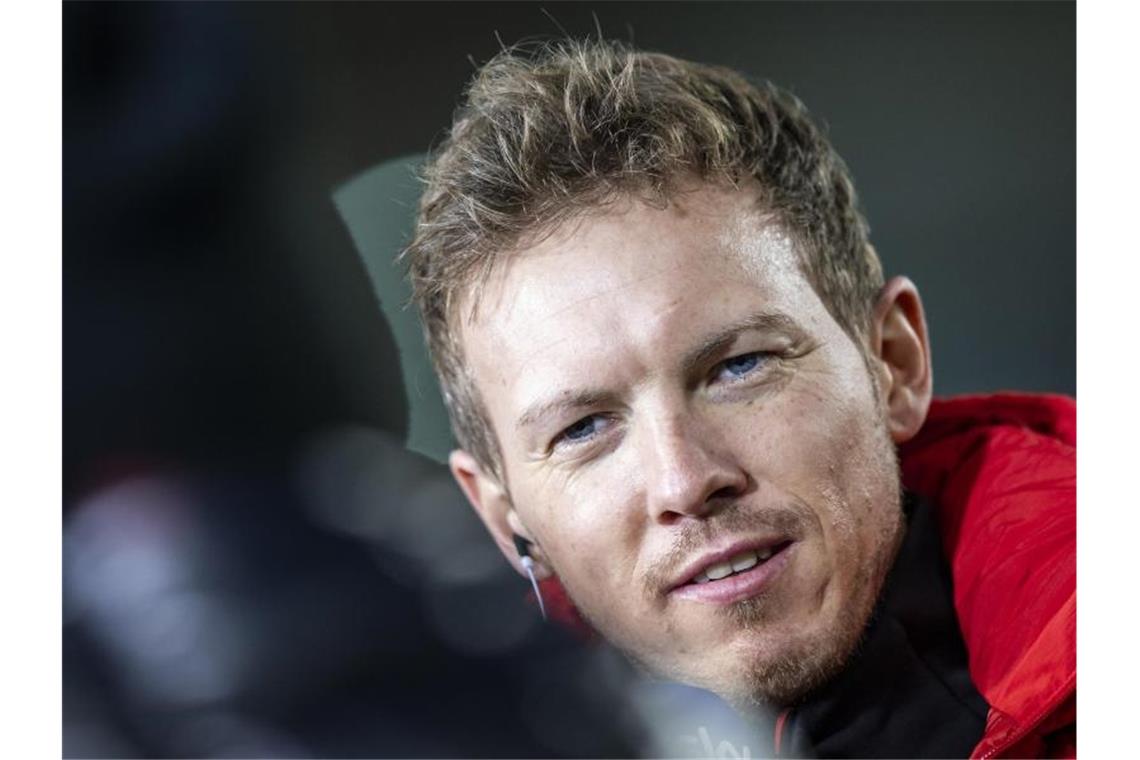 Nagelsmann trotzt Bayerns Corona-Not: „Total reizvoll“ Bayern-Trainer Julian Nagelsmann geht davon aus, dass das Spiel gegen Gladbach stattfindet. Foto: Tom Weller/dpa