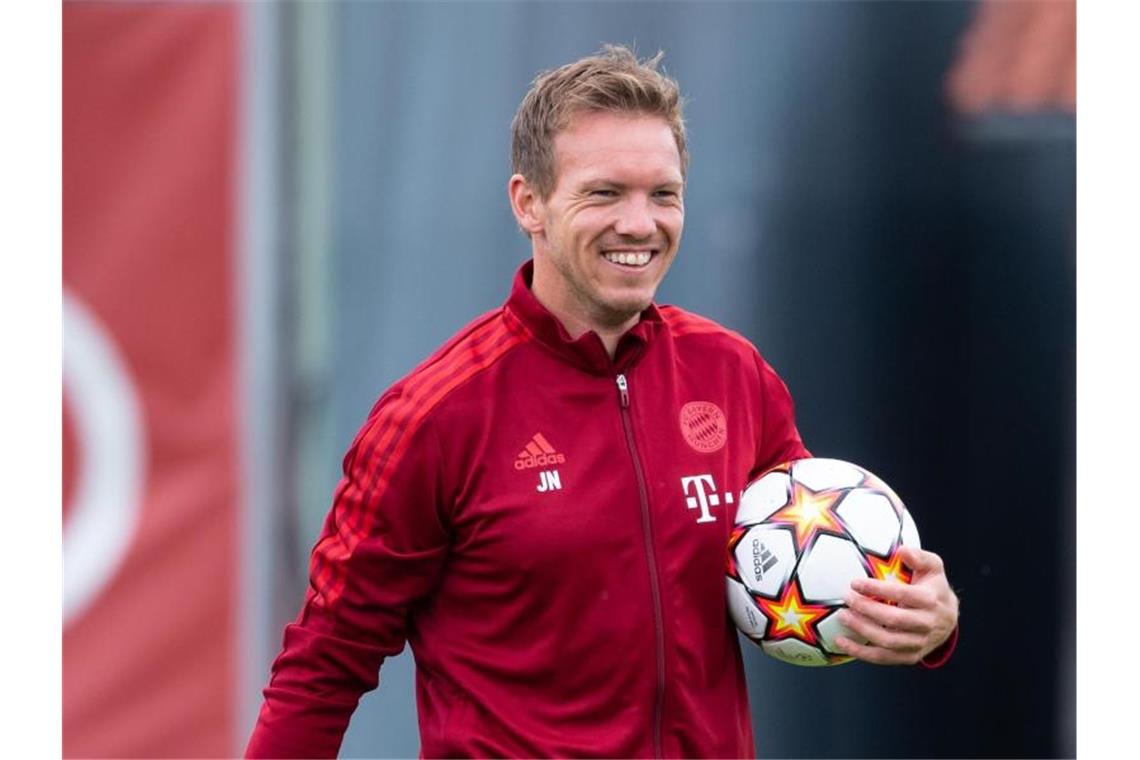 Bayern-Trainer Julian Nagelsmann hat sich für eine Startelf mit dem Abwehrtrio Niklas Süle, Dayot Upamecano und Lucas Hernández entschieden. Foto: Sven Hoppe/dpa