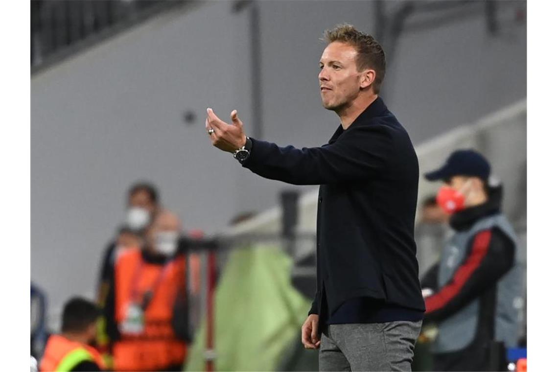 Nagelsmann über Ersatz für Pavard: „Habe Idee im Kopf“ Bayern-Trainer Julian Nagelsmann muss Benjamin Pavard ersetzen. Foto: Sven Hoppe/dpa