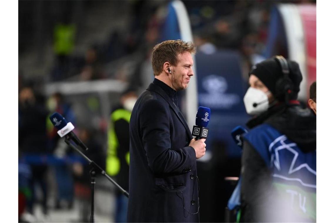 Bayern-Trainer Julian Nagelsmann steht vor dem Spiel in Salzburg beim Interview. Foto: Sven Hoppe/dpa