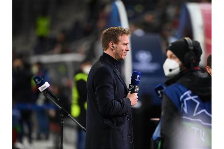 Bayern-Trainer Julian Nagelsmann steht vor dem Spiel in Salzburg beim Interview. Foto: Sven Hoppe/dpa