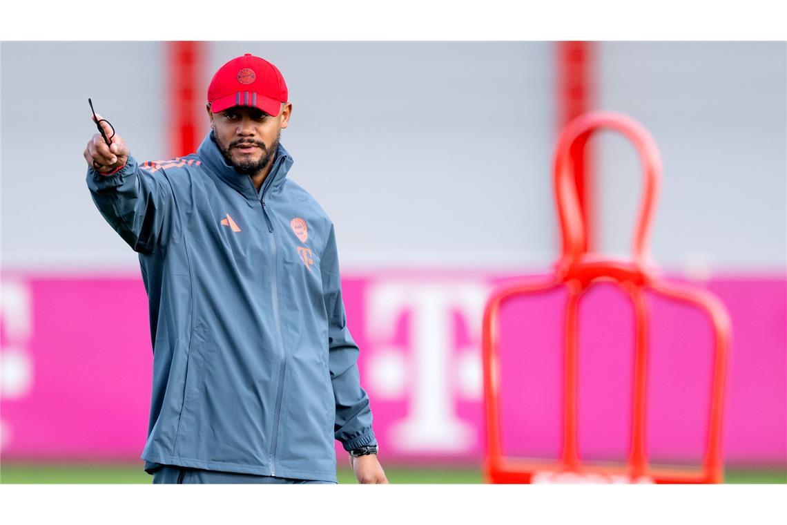 "Der Boss bleibt": Neuer Kompany-Vertrag vor Belgien-Duell Bayern und Kompany - das passt. Der Coach beim Abschlusstraining.