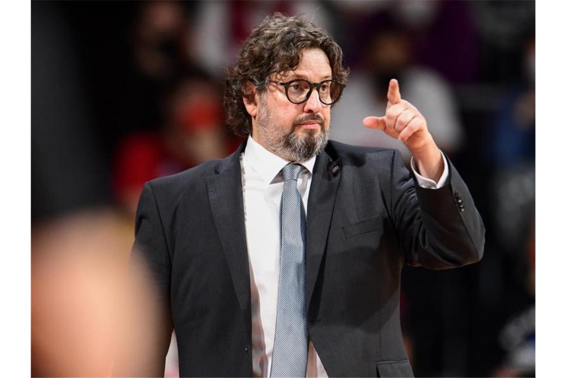 Dank Bayern-Patzer: Telekom Baskets neuer Tabellenführer Bayerns Cheftrainer Andrea Trinchieri. Foto: Tobias Hase/dpa