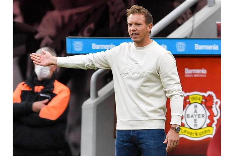 Bayerns Cheftrainer Julian Nagelsmann trifft mit seiner Mannschaft am kommenden Mittwoch auf Benfica Lissabon. Foto: Marius Becker/dpa